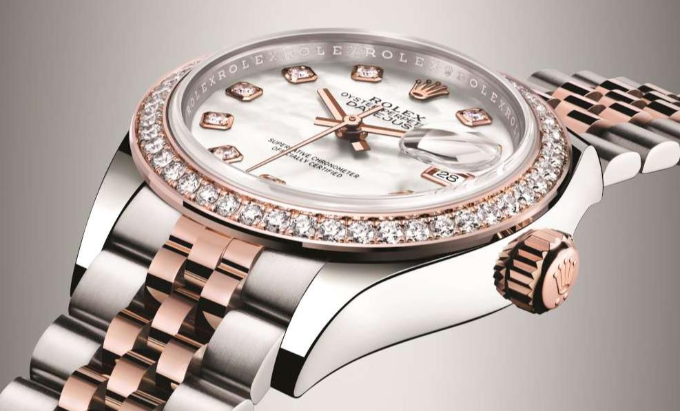 The 28 mm replica watches are decorated with diamonds.