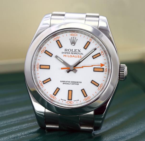 The Oystersteel copy watches have white dials.