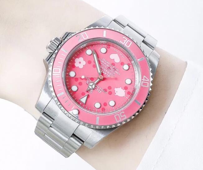 The pink Rolex Submariner has attracted numerous women.