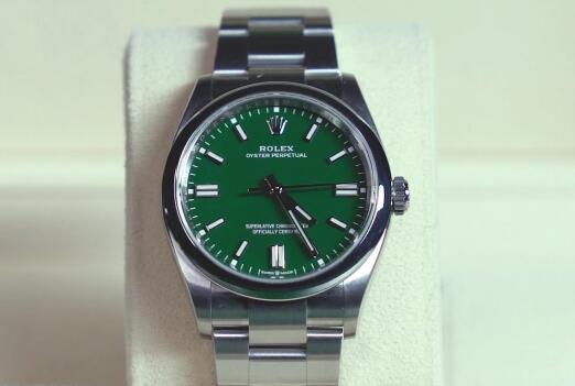 The cheap Rolex Oyster Perpetual replica watch has favored by many watch lovers.